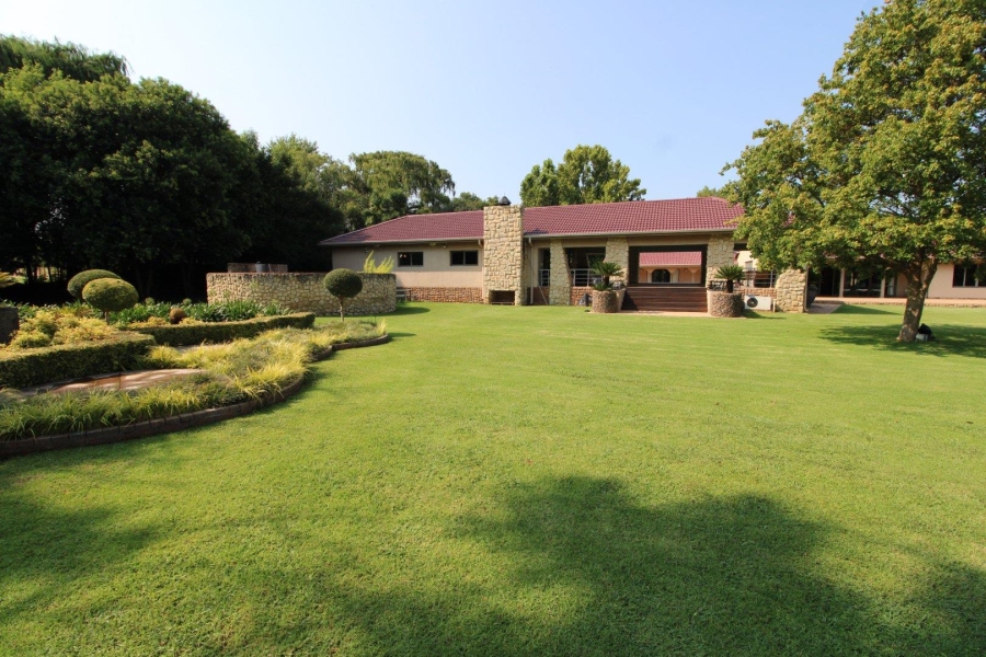 11 Bedroom Property for Sale in Van Der Hoff Park North West